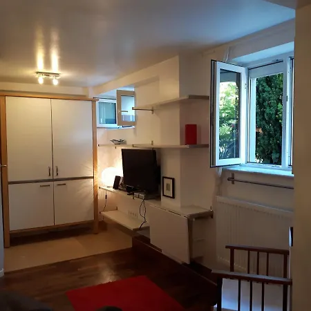 Cozy In Stuttgart-sued, Suesse, Komplett Ausgestattete Studio-wohnung Mit Wlan, Kostenfreiem Parken An Der Strasse Apartment Stuttgart