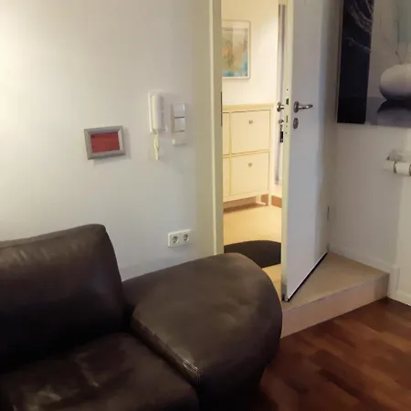 Cozy In Stuttgart-sued, Suesse, Komplett Ausgestattete Studio-wohnung Mit Wlan, Kostenfreiem Parken An Der Strasse Apartment