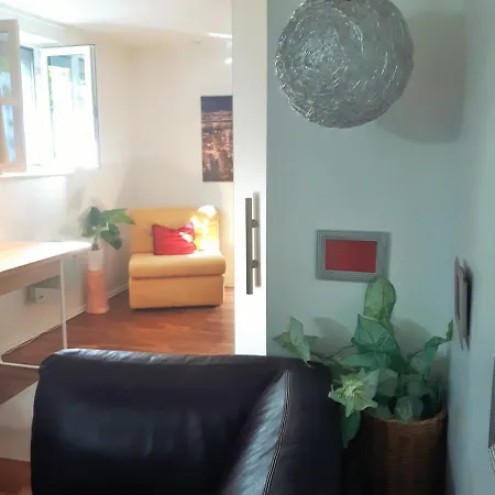 Apartment Cozy In Stuttgart-sued, Suesse, Komplett Ausgestattete Studio-wohnung Mit Wlan, Kostenfreiem Parken An Der Strasse *