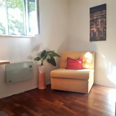 Cozy In Stuttgart-sued, Suesse, Komplett Ausgestattete Studio-wohnung Mit Wlan, Kostenfreiem Parken An Der Strasse Stuttgart