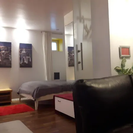 Cozy In Stuttgart-sued, Suesse, Komplett Ausgestattete Studio-wohnung Mit Wlan, Kostenfreiem Parken An Der Strasse Lägenhet